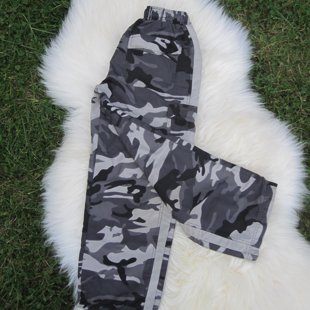 boys grey camo lined pants size M